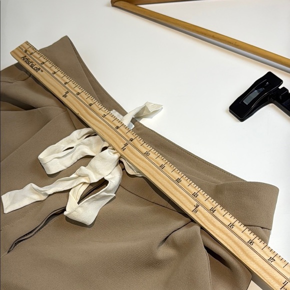 Aritzia Wilfred Allant Trousers Tan Relaxed Fit Size 6 - Picture 9 of 11